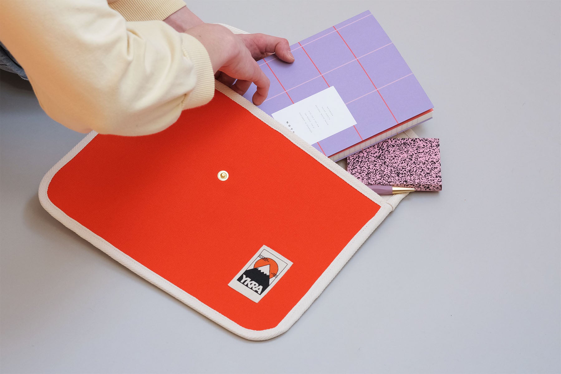 Bawełniane etui na laptopa – pomarańczowe, YKRA, papierniczy design
