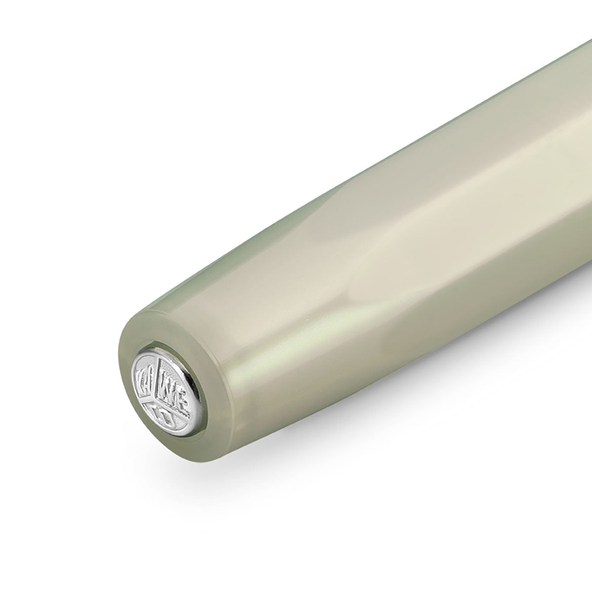 Zakrętka pióra Kaweco LUNAR Sport Light Green w kolorze jasnozielonym z perłowym wykończeniem i srebrnym logo marki.