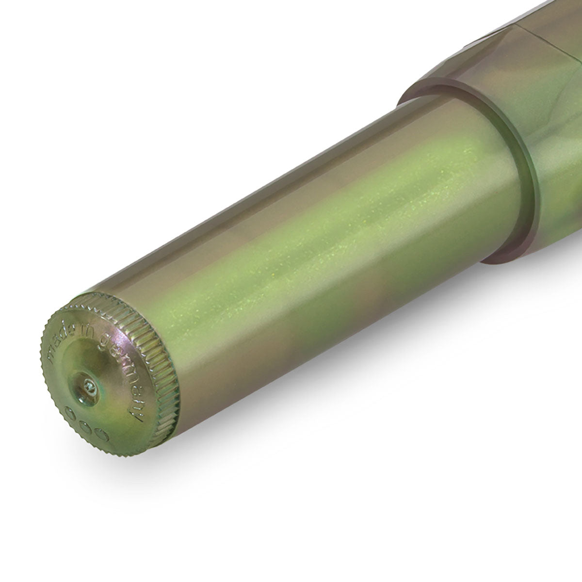 Końcówka pióra Kaweco LUNAR Sport Shadow Green w kolorze zielonym z perłowym wykończeniem i wypukłym napisem Made in Germany.