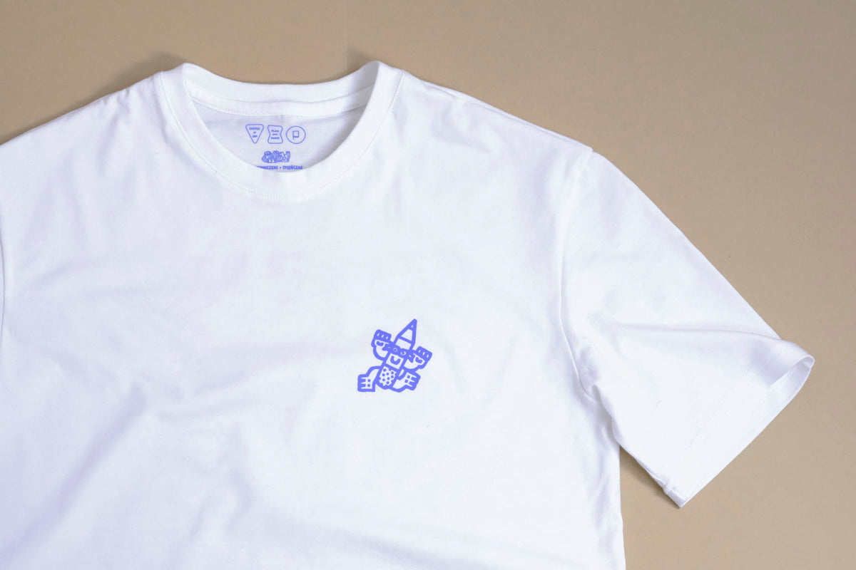 Przód T-shirtu z autorską grafiką TPieñczak w kolorze niebieskim.