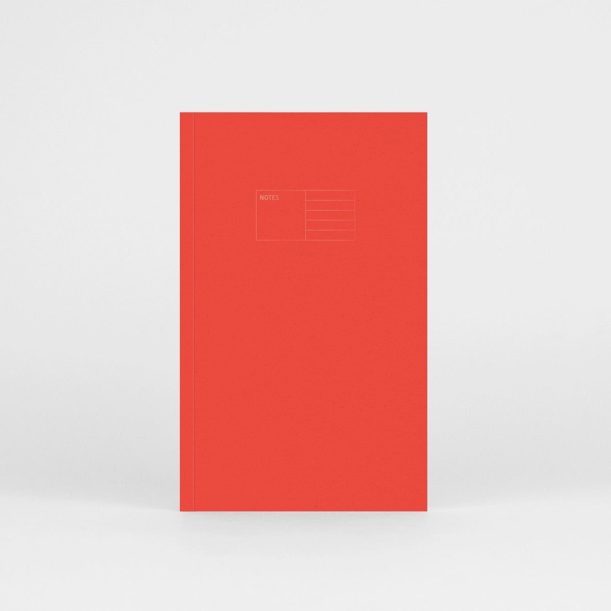 Notes Copper w miękkiej oprawie w kolorze czerwonym z miedzianymi detalami.