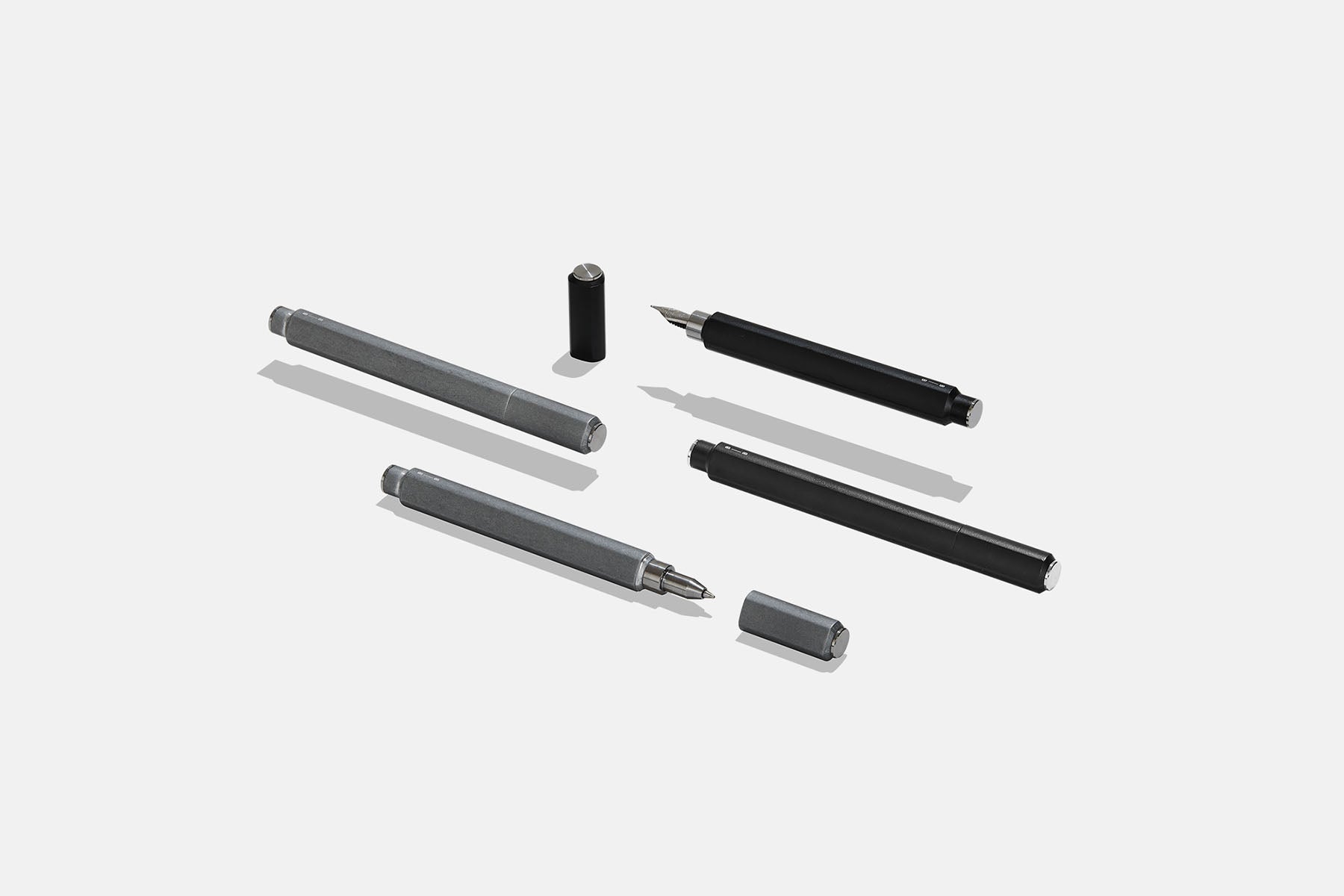 Aluminiowe pióro kulkowe z magnetycznym zamknięciem – srebrne, before breakfast, domowe biuro, designerskie artykuły biurowe